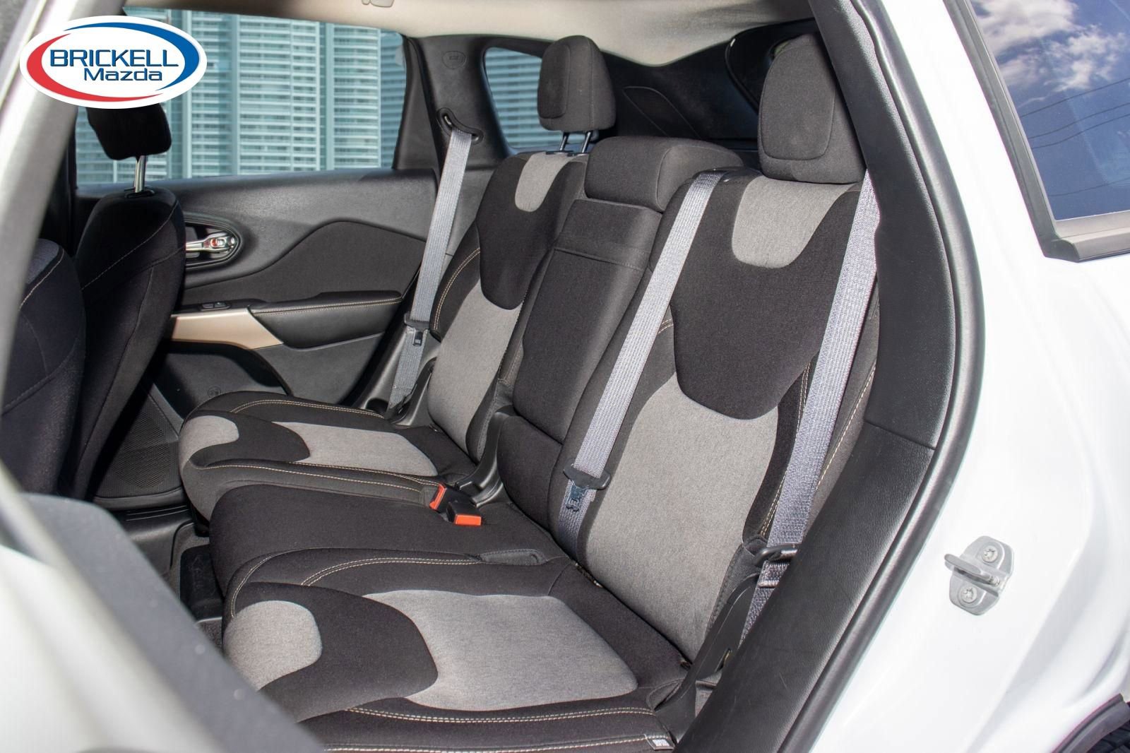 Used 2017 Jeep Cherokee Sport image 7