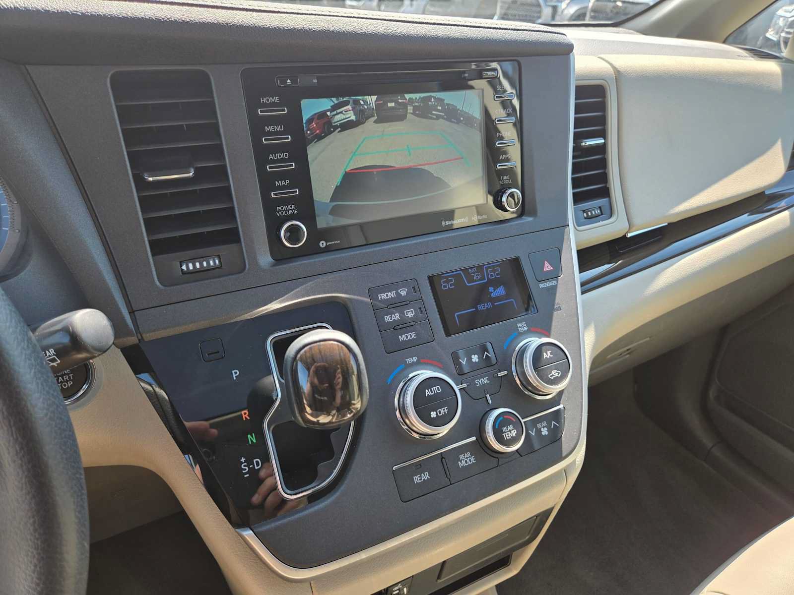 Certified 2020 Toyota Sienna XLE w/ XLE Navigation Package AWD/4WD image 31