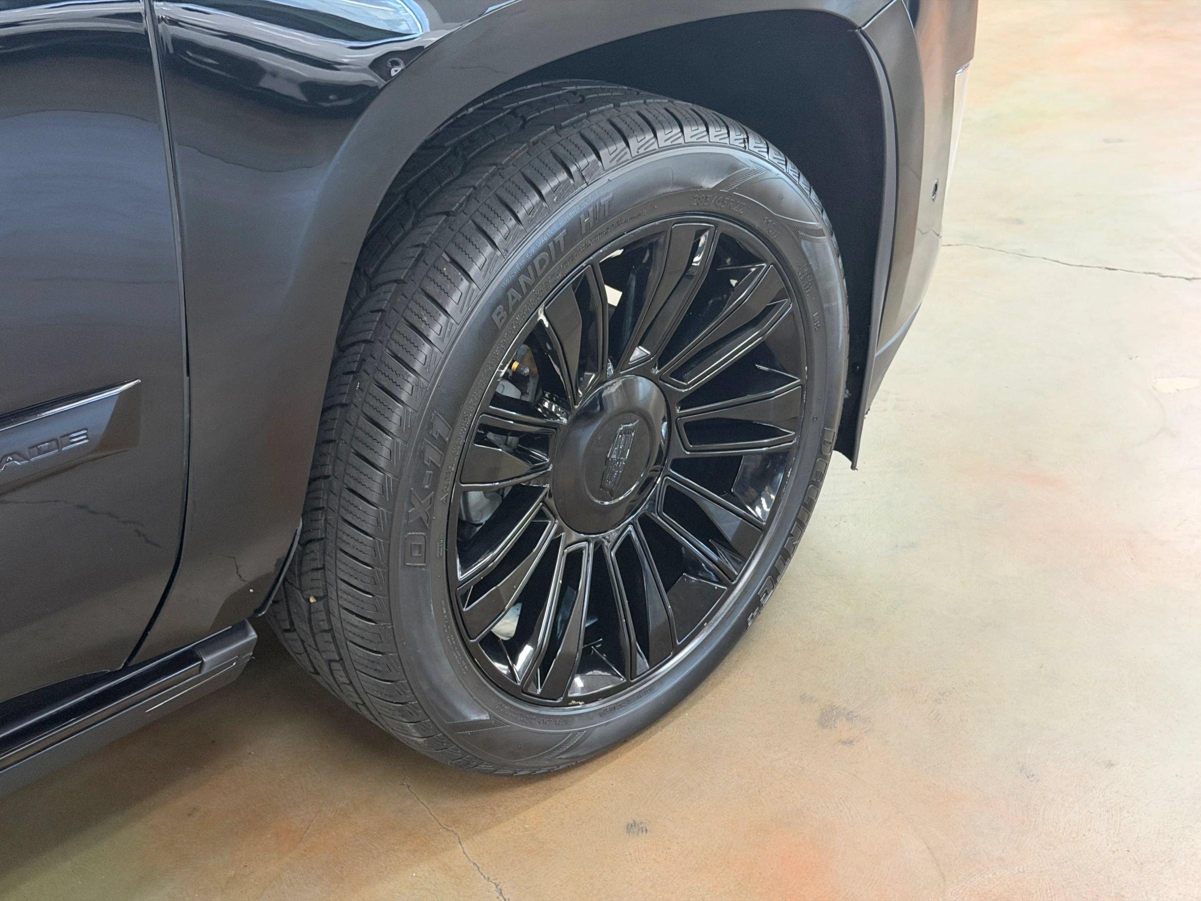 Used 2018 Cadillac Escalade Platinum RWD image 6