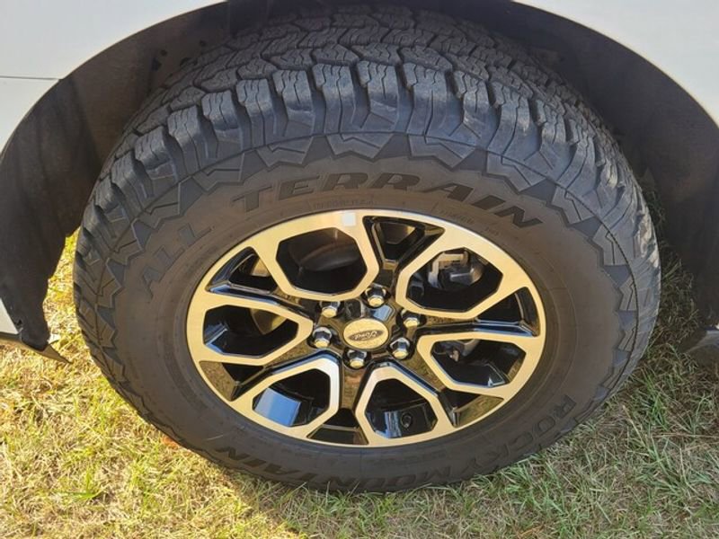 Used 2024 Ford Expedition XLT image 19