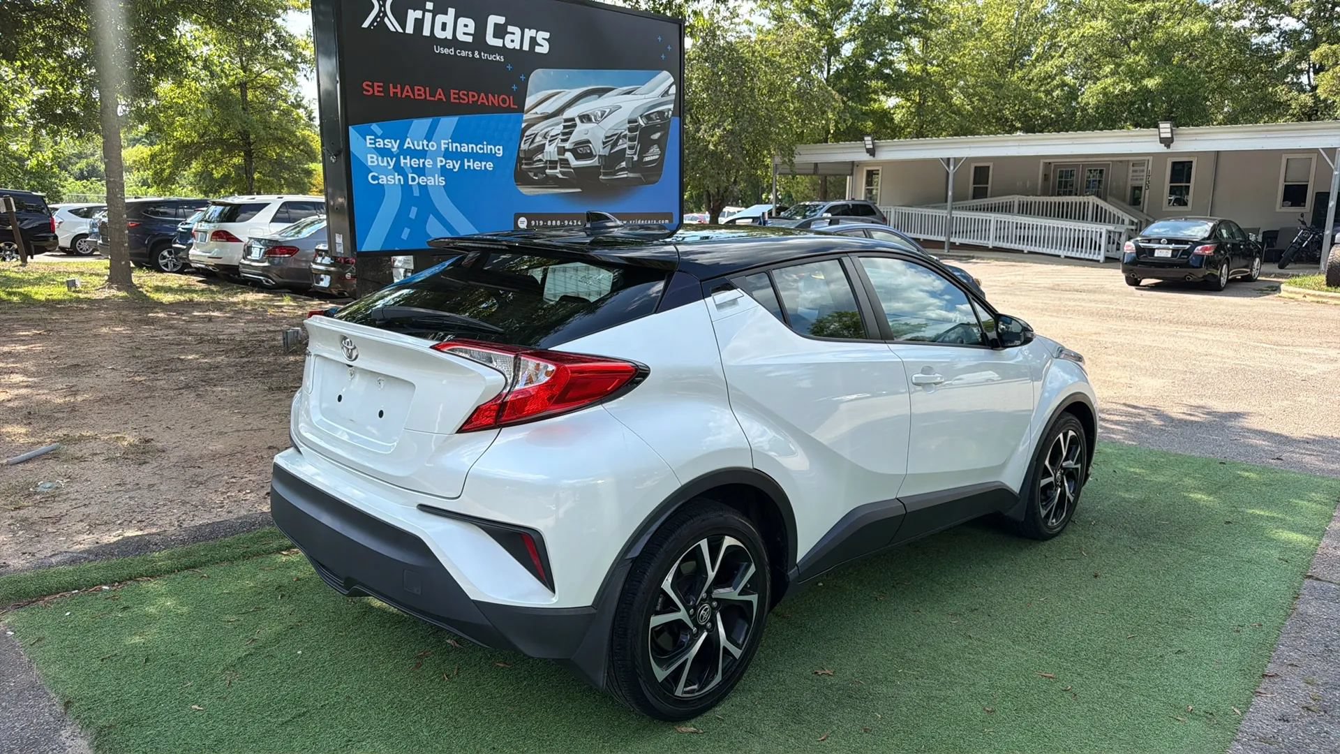 Used 2020 Toyota C-HR XLE FWD image 6