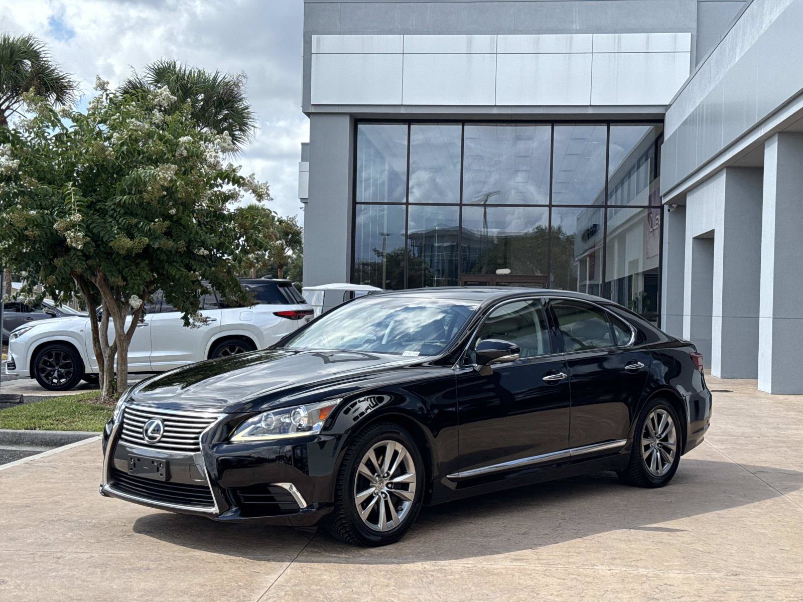 Used 2016 Lexus LS 460 AWD w/ Comfort Package image 7