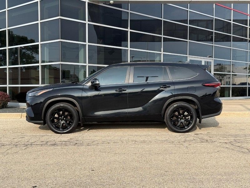 Used 2024 Toyota Highlander LE image 6
