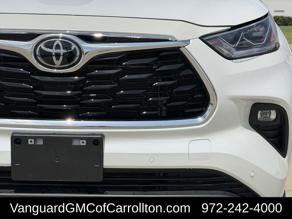 Used 2023 Toyota Highlander Limited image 4