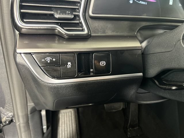 Used 2025 Kia Sportage EX FWD image 18