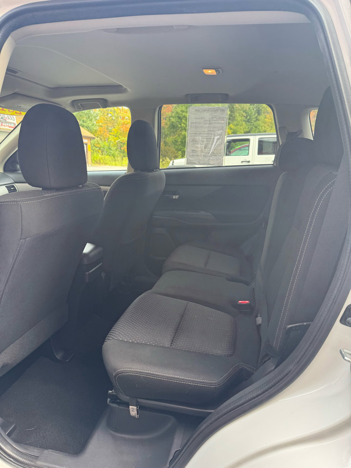 Used 2018 Mitsubishi Outlander ES image 15