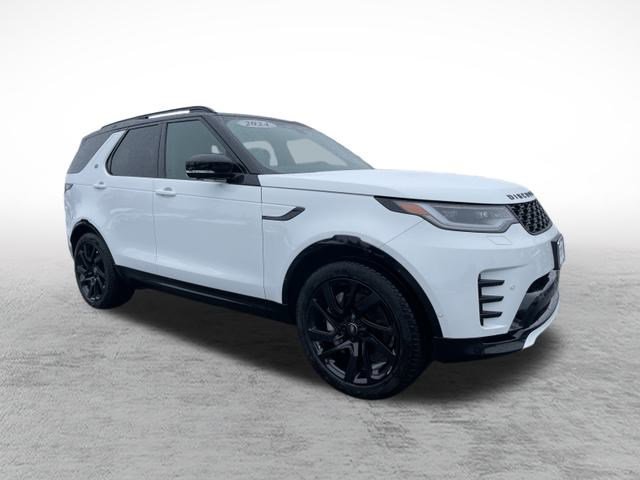 Certified 2024 Land Rover Discovery Dynamic SE image 3