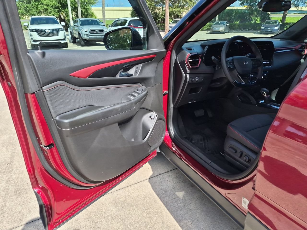 Used 2025 Chevrolet TrailBlazer RS w/ Convenience Package FWD image 8