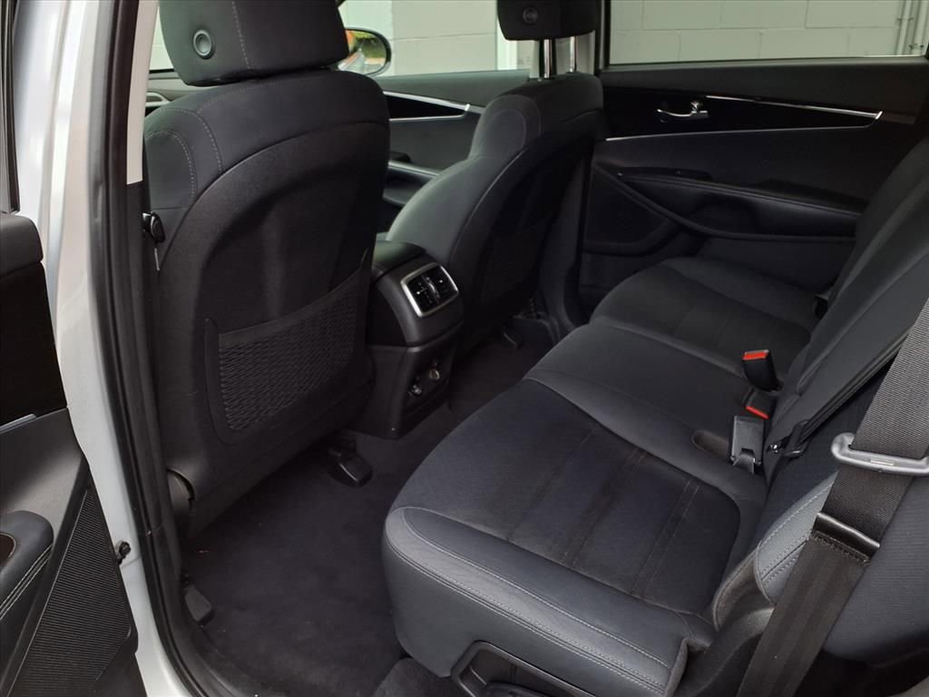 Used 2019 Kia Sorento LX image 18