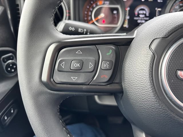 Used 2025 Jeep Wrangler Unlimited Rubicon AWD/4WD image 13