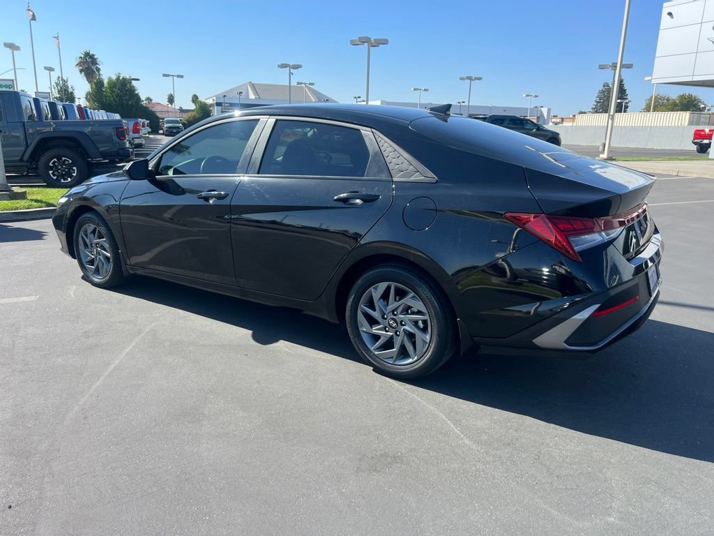 Used 2025 Hyundai Elantra Hybrid FWD image 54