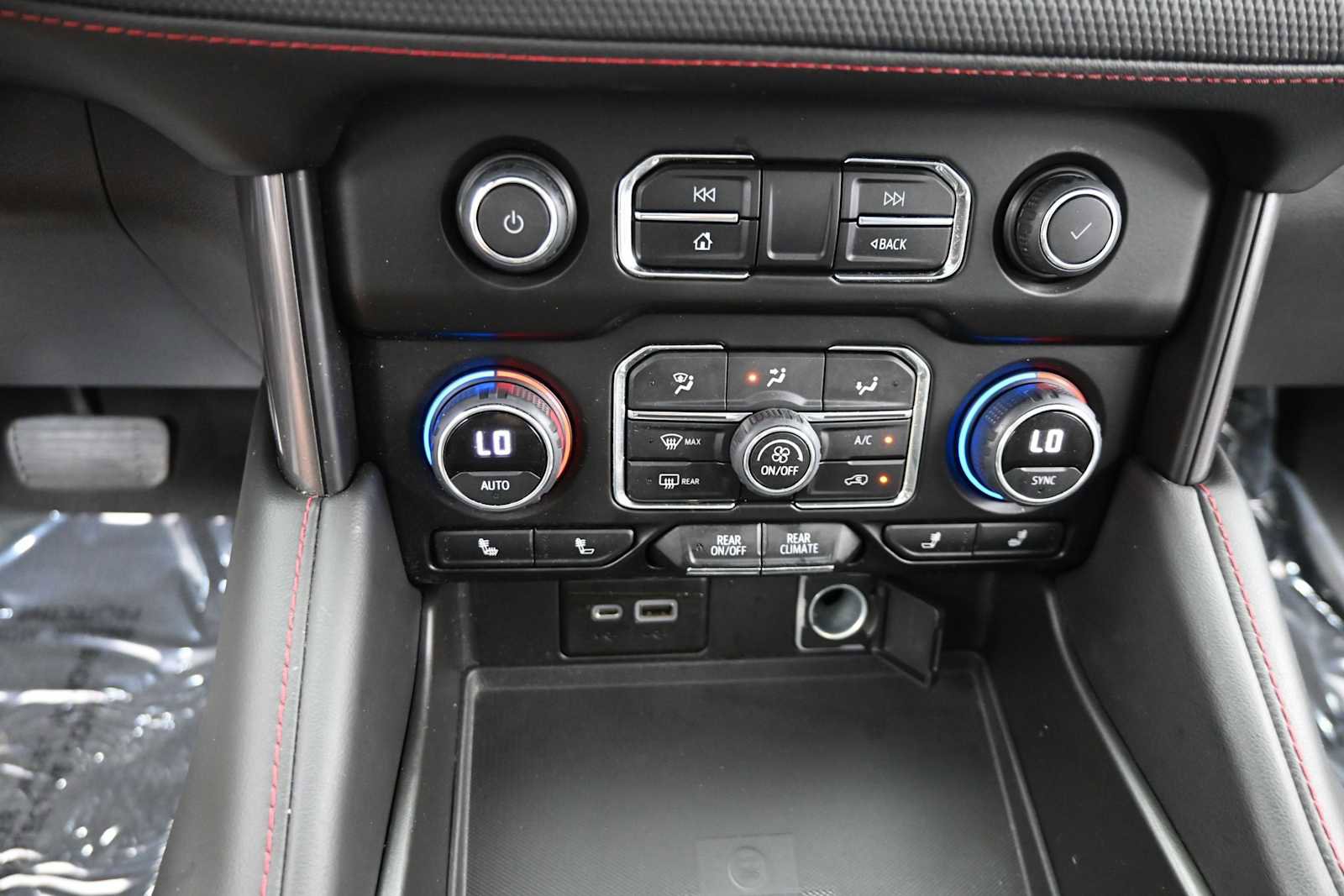 Used 2022 Chevrolet Suburban RST w/ Luxury Package AWD/4WD image 20