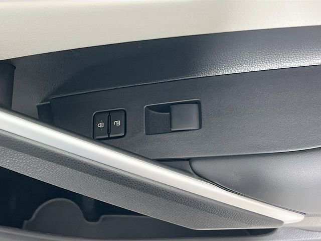 Used 2025 Toyota Corolla Cross L image 31