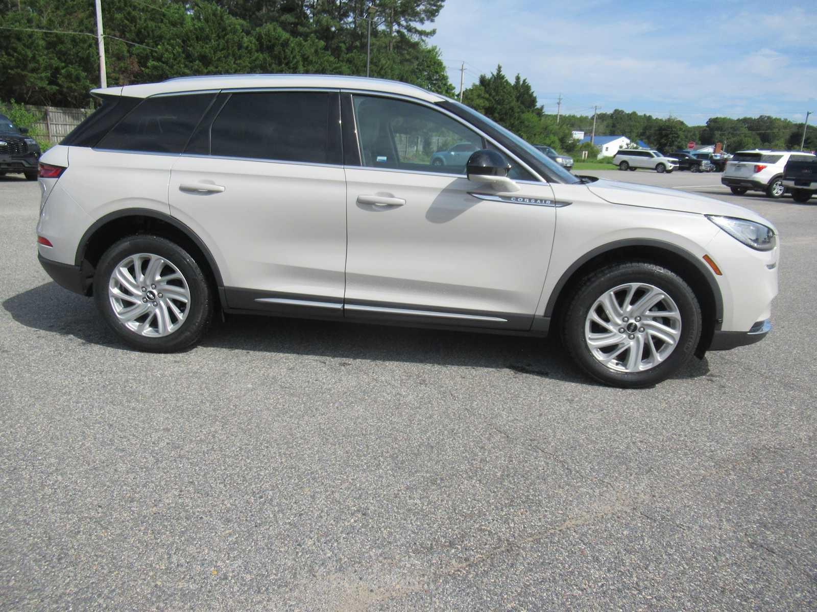 Used 2022 Lincoln Corsair FWD image 4