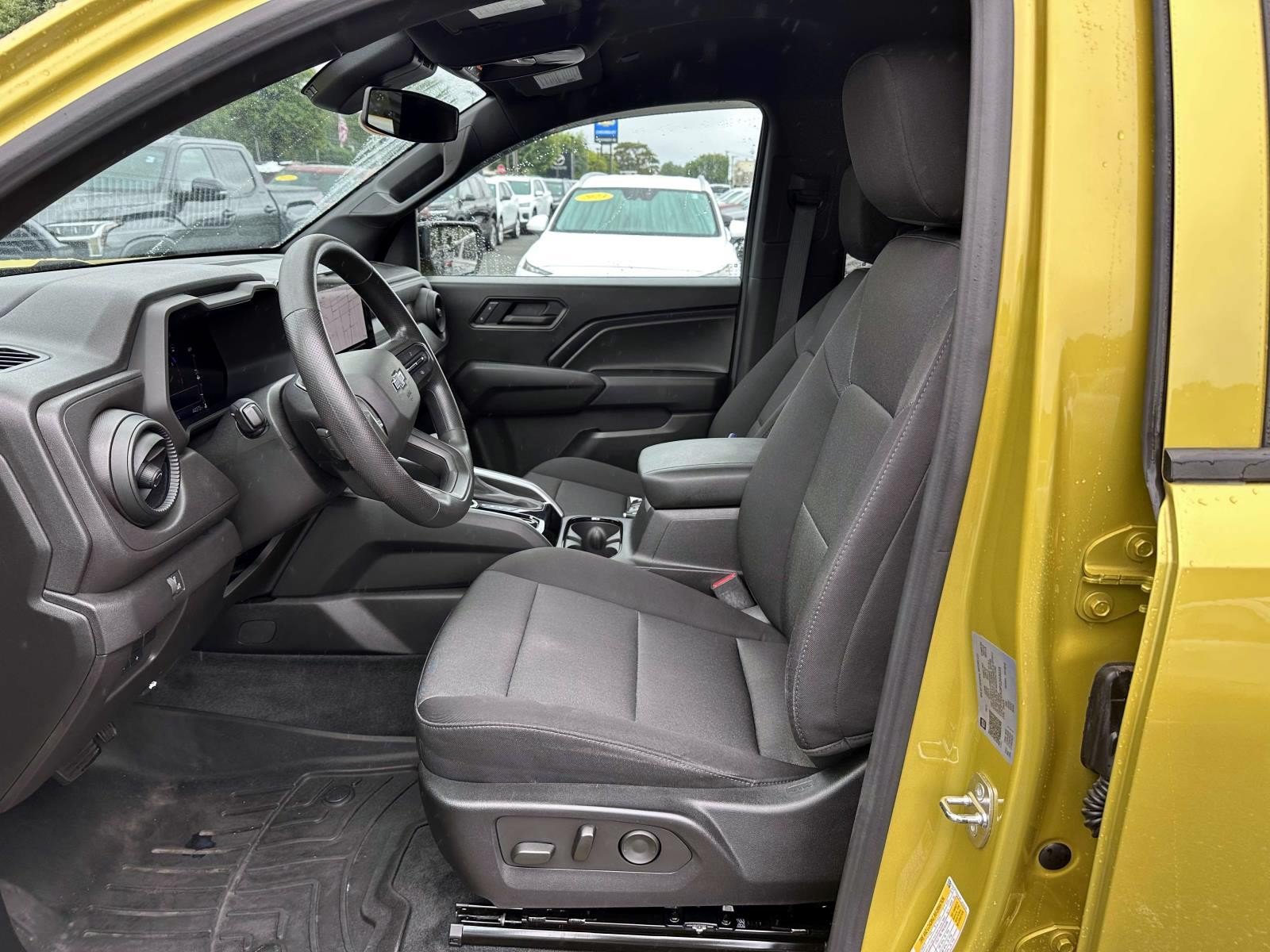 Used 2023 Chevrolet Colorado Trail Boss w/ Technology Package AWD/4WD image 10