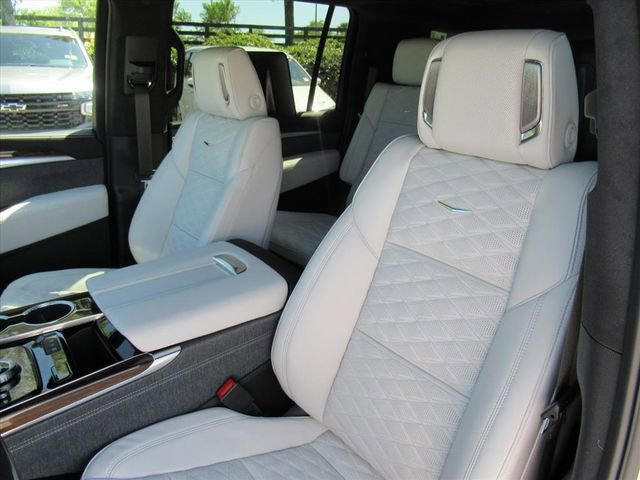 New 2026 Cadillac Escalade ESV Platinum Sport w/ LPO, ONYX Package image 18