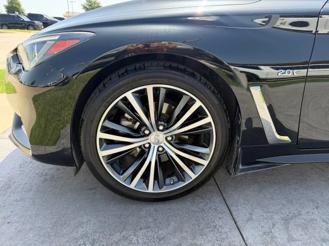 Used 2018 INFINITI Q60 2.0t w/ Moonroof Package RWD image 4