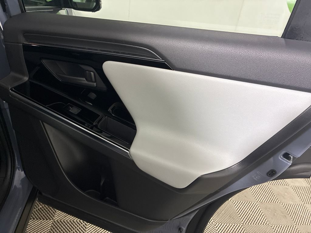 Used 2023 Subaru Solterra AWD image 33