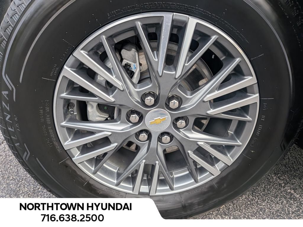 Used 2025 Chevrolet Traverse LT image 43