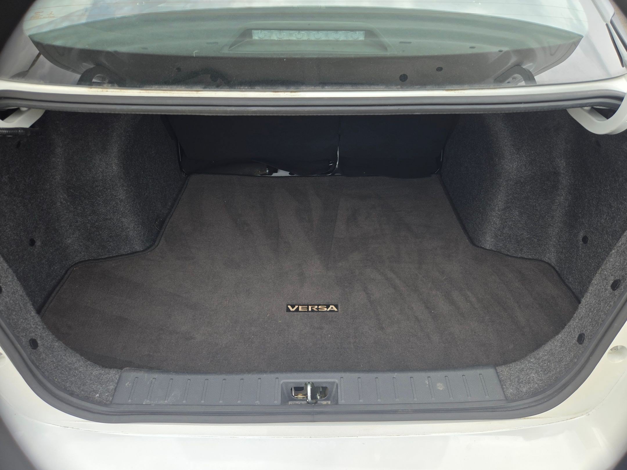 Used 2022 Nissan Versa SV FWD image 22