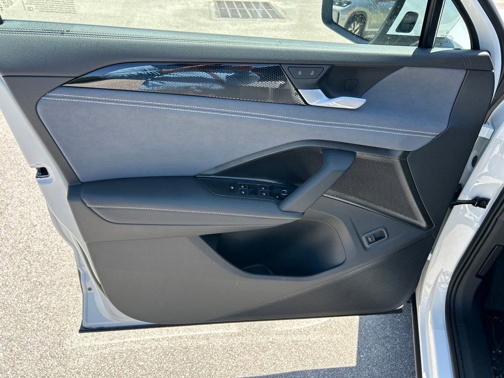 New 2026 Volkswagen Tiguan SE FWD image 17