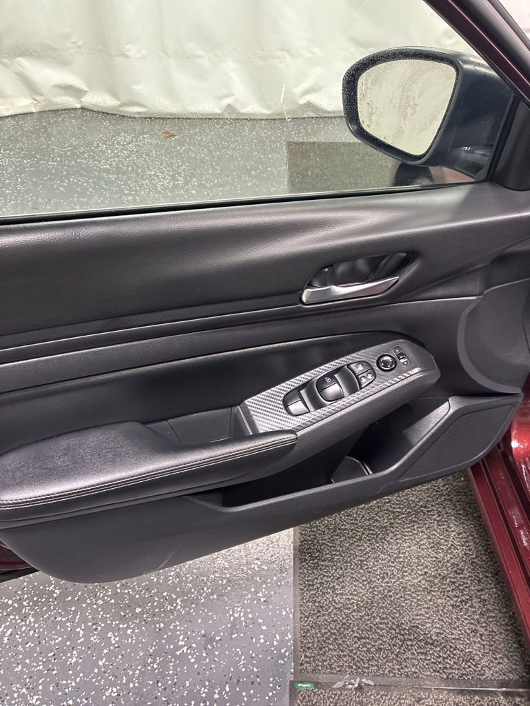 Used 2024 Nissan Altima 2.5 SV image 12