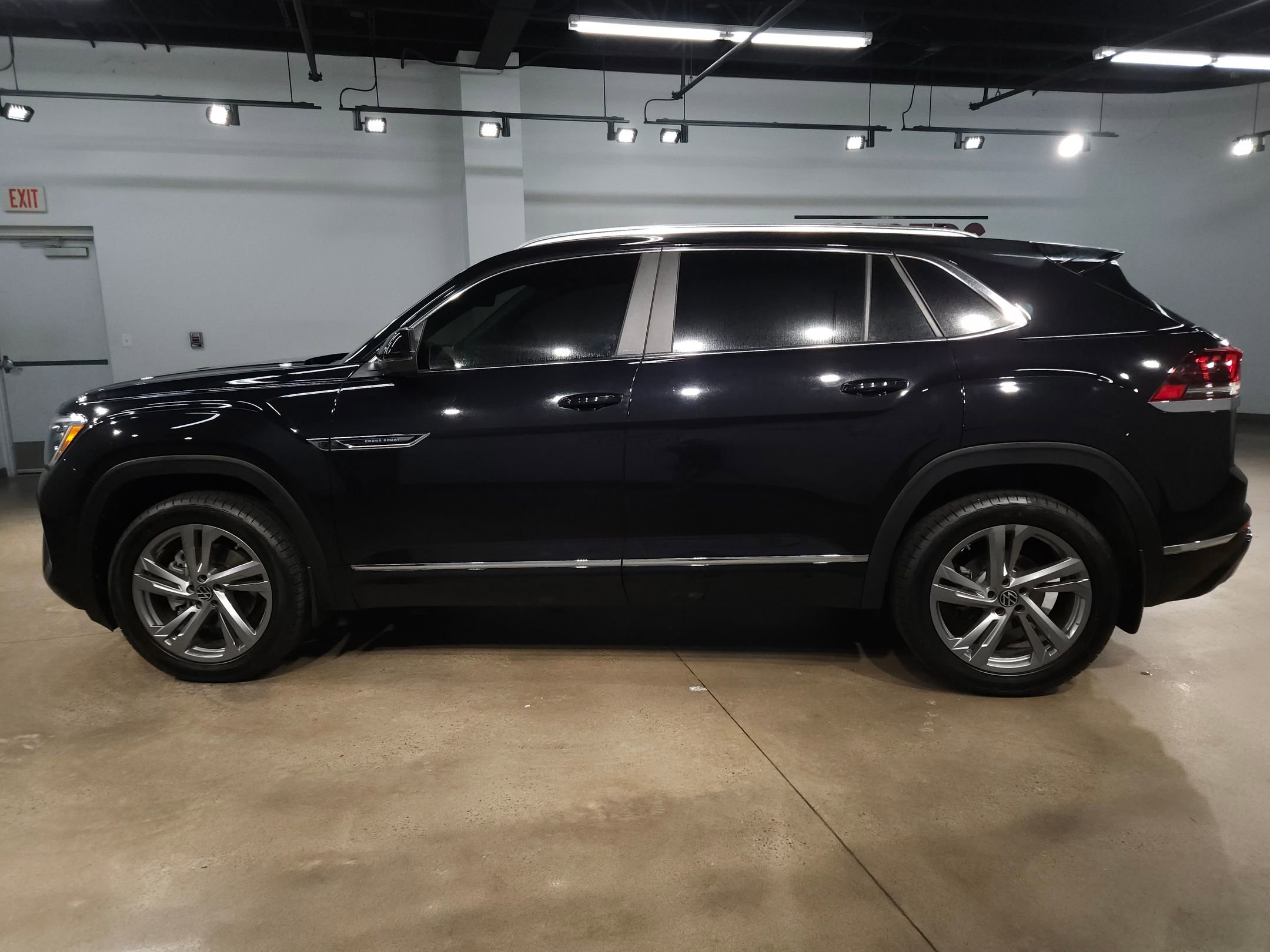 Used 2024 Volkswagen Atlas Cross Sport SEL R-Line image 4