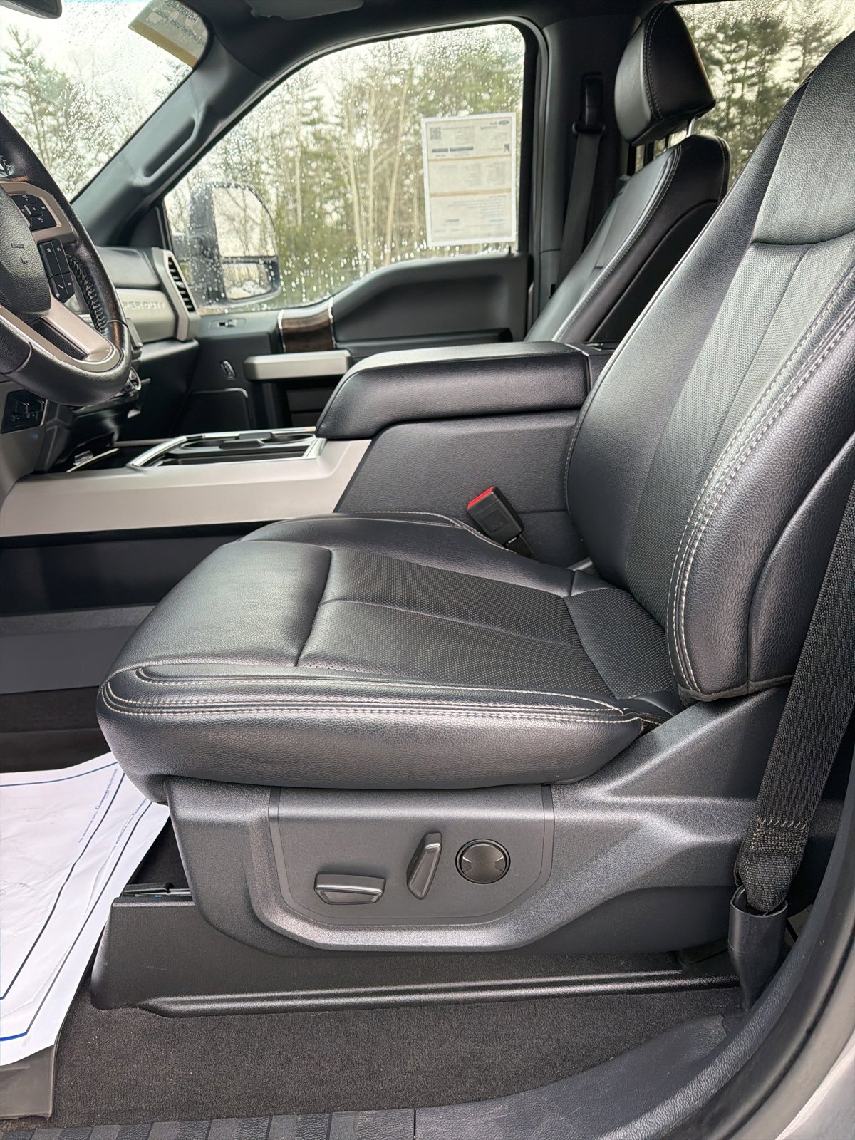 Certified 2022 Ford F250 Lariat w/ Black Appearance Package image 19