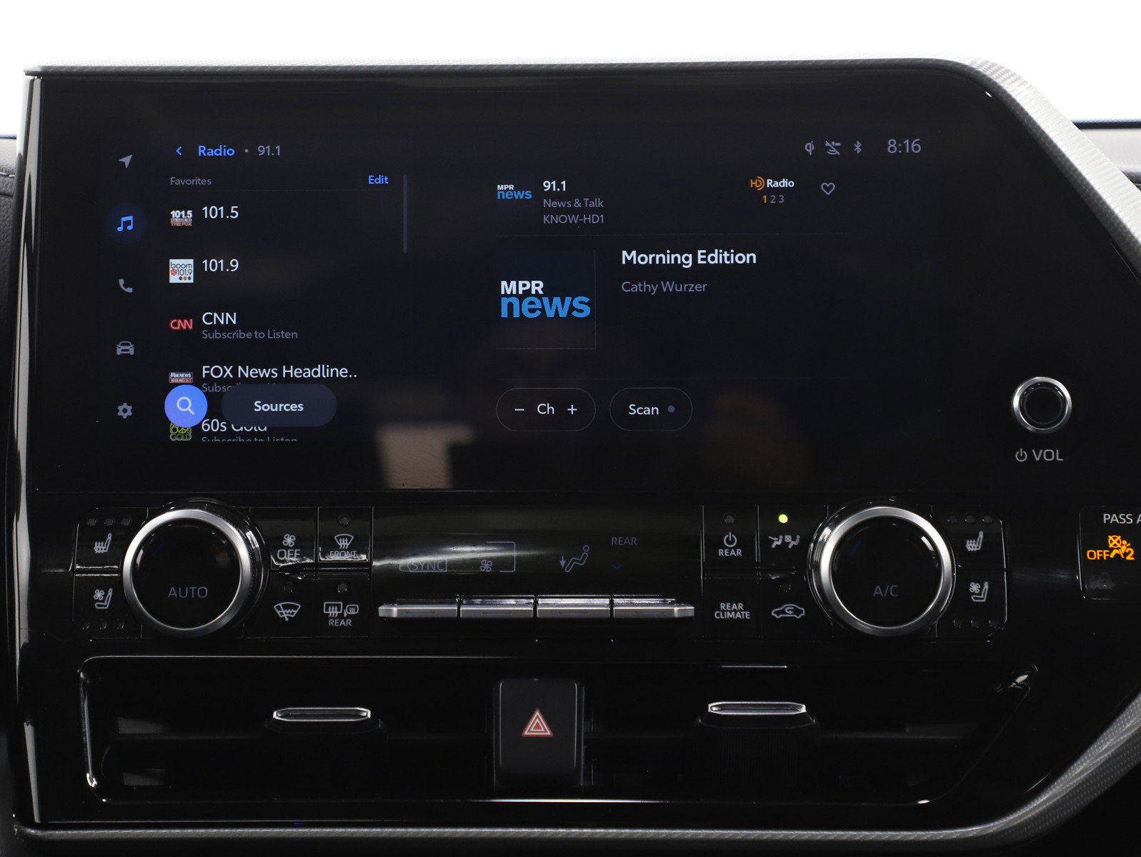 Used 2025 Toyota Highlander Platinum image 17