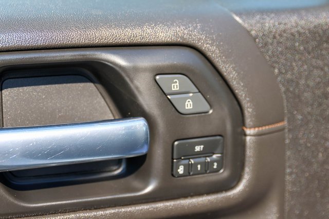 Used 2022 GMC Sierra 2500 AT4 w/ AT4 Preferred Package image 12