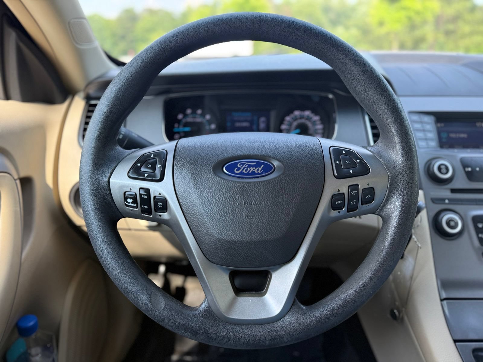 Used 2016 Ford Taurus SE FWD image 22