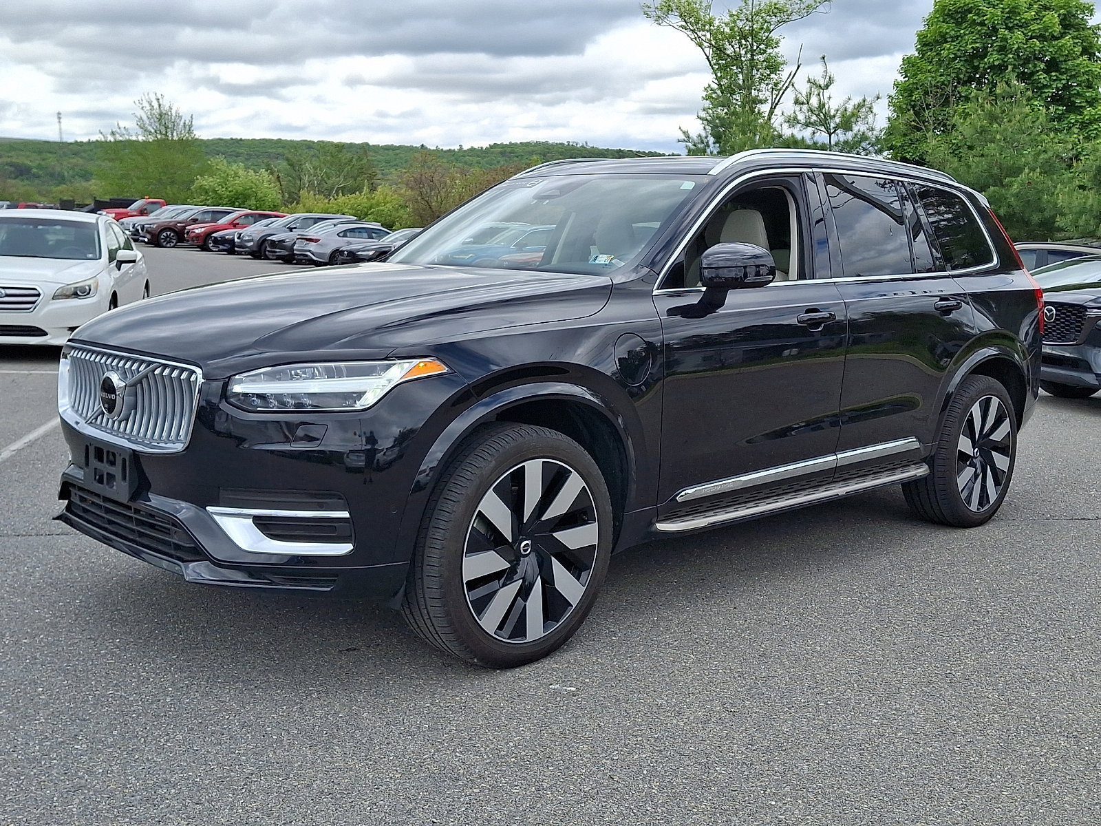 Certified 2024 Volvo XC90 T8 Plus AWD/4WD image 3