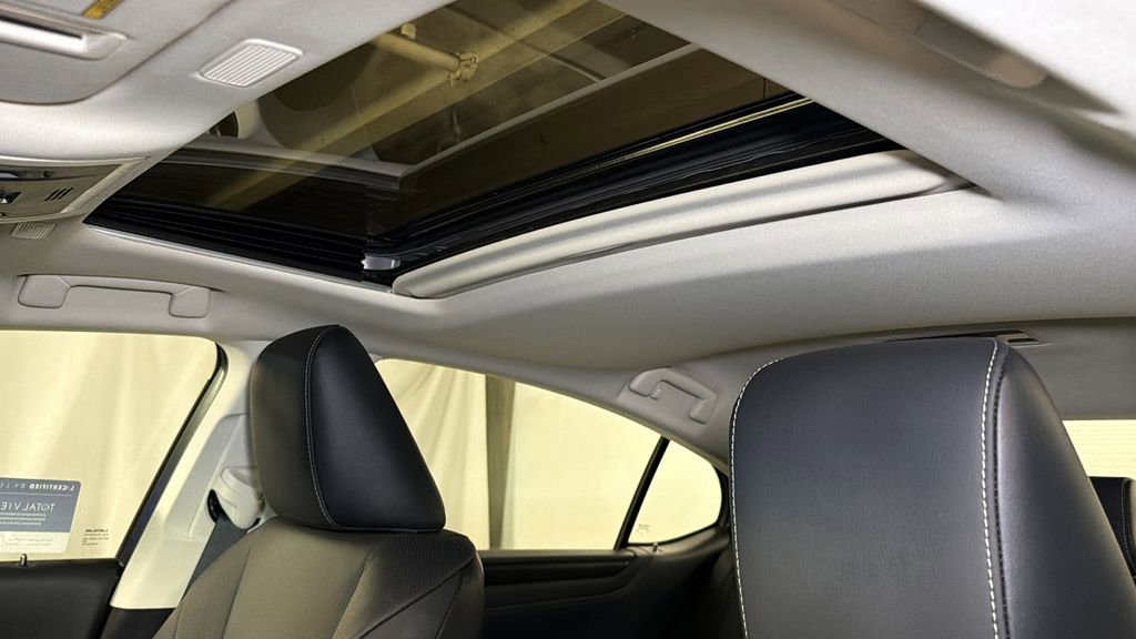 Used 2025 Lexus ES 300h w/ Premium Package image 6