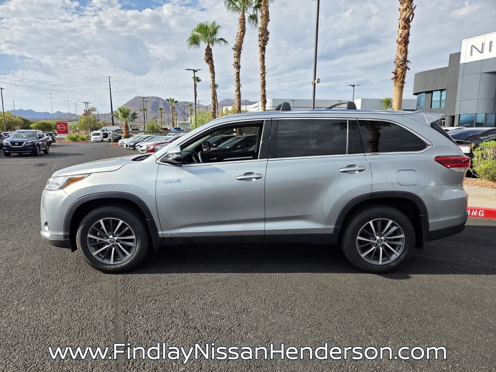 Used 2019 Toyota Highlander XLE AWD/4WD image 3