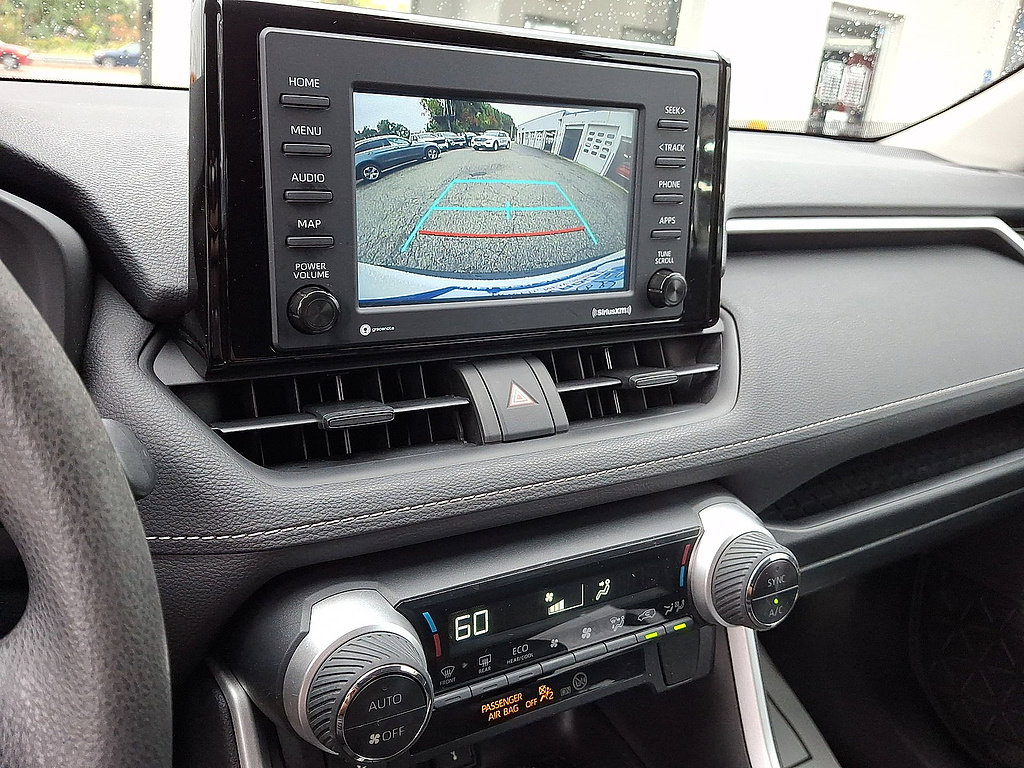Used 2021 Toyota RAV4 LE AWD/4WD image 15