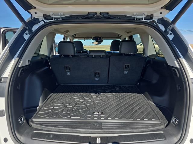 Used 2024 Jeep Grand Cherokee Limited w/ Black Appearance Package image 12