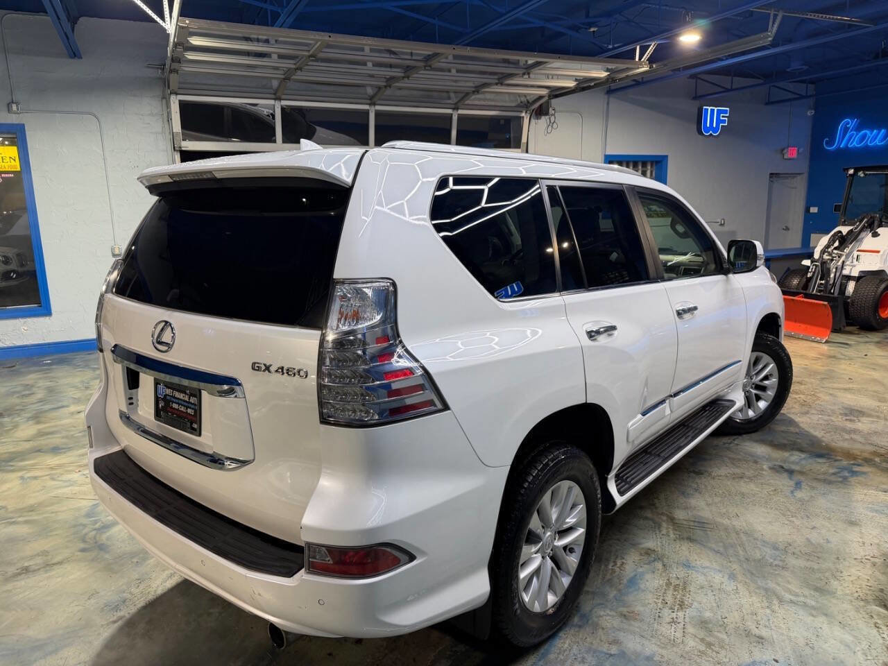 Used 2017 Lexus GX 460 Premium w/ Premium Package image 2