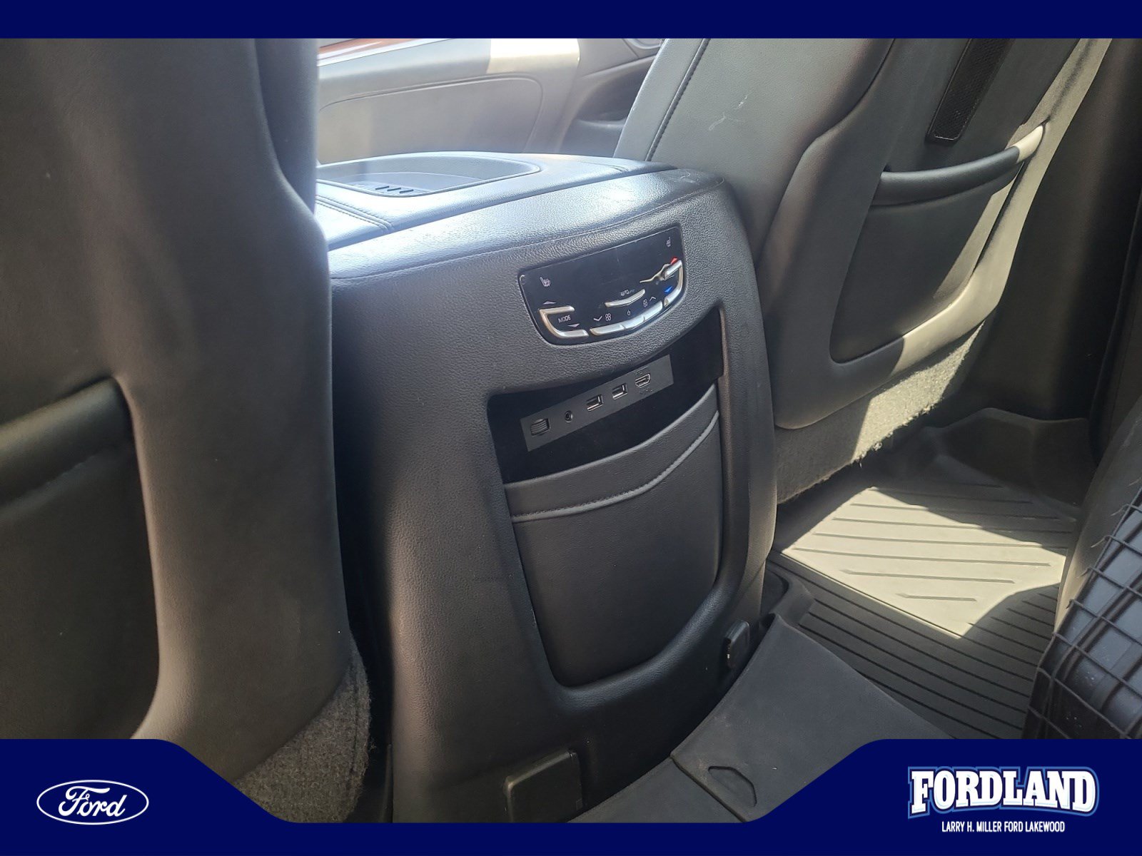 Used 2017 Cadillac Escalade Premium Luxury AWD/4WD image 32
