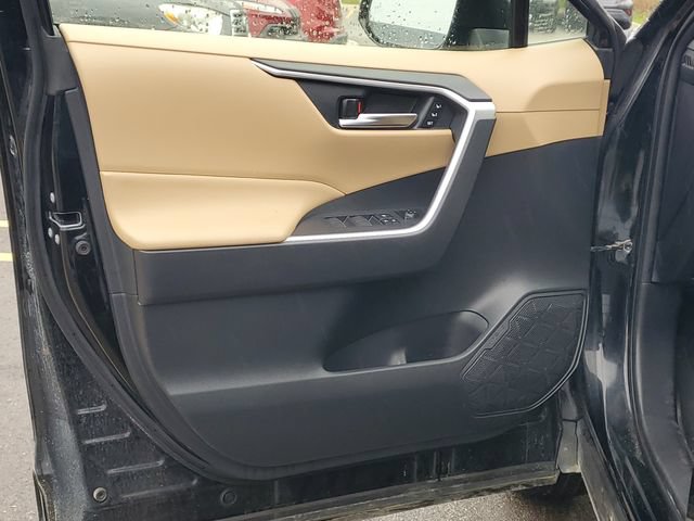 Used 2022 Toyota RAV4 XLE Premium AWD/4WD image 10