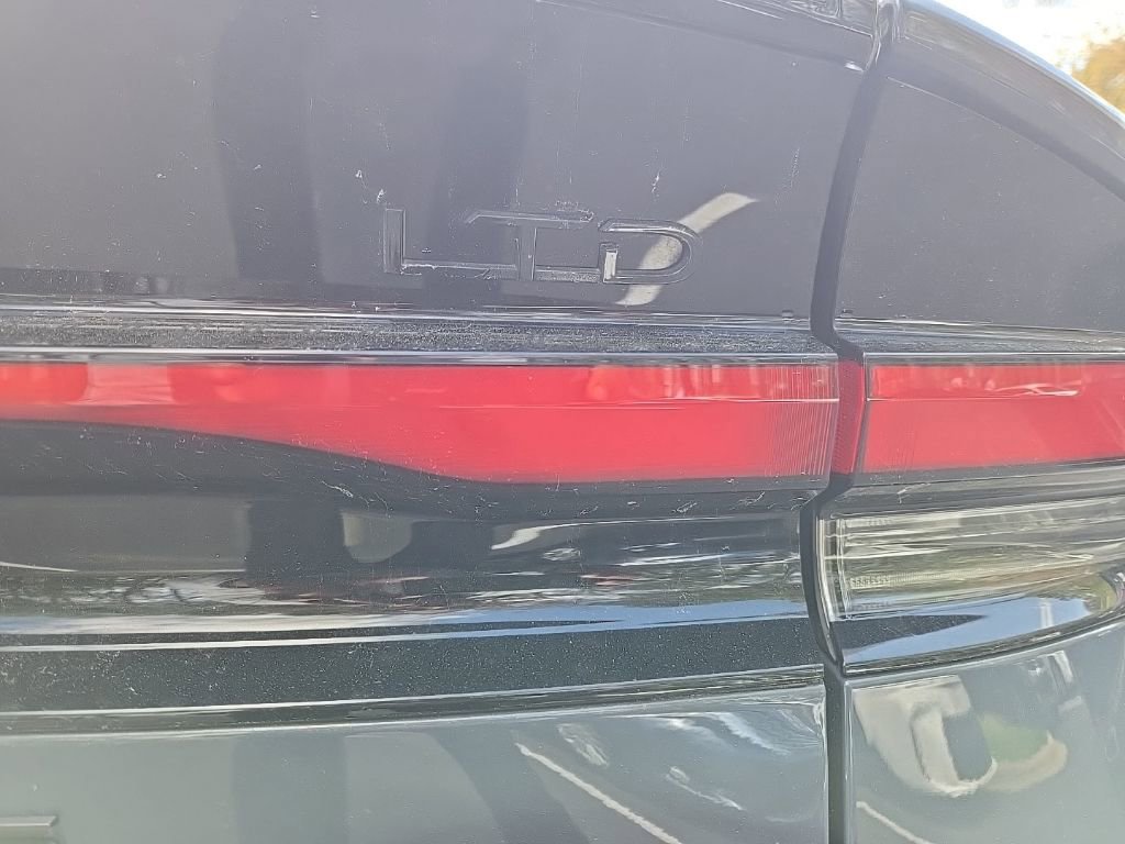 Used 2025 Toyota Prius Limited w/ Limited Premium Package image 3