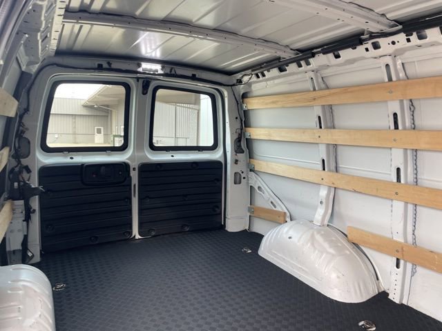 Used 2023 GMC Savana 2500 w/ Driver Convenience Package image 17