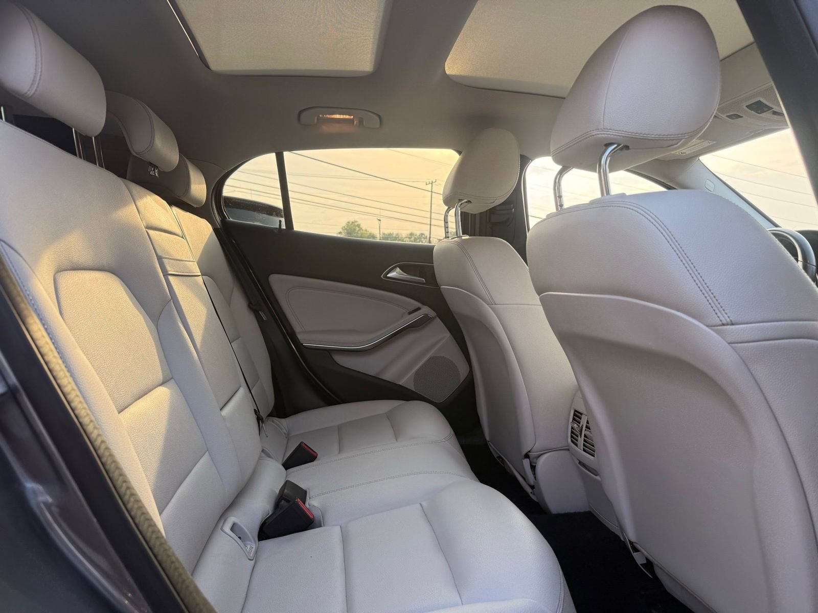 Used 2015 Mercedes-Benz GLA 250 4MATIC image 29