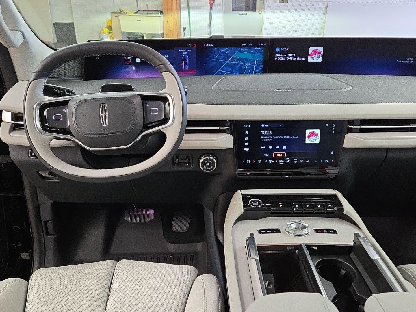 New 2025 Lincoln Navigator L Reserve AWD/4WD image 9