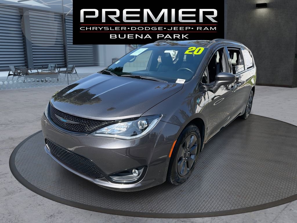 Used 2020 Chrysler Pacifica Touring-L w/ S Appearance Package FWD video 1