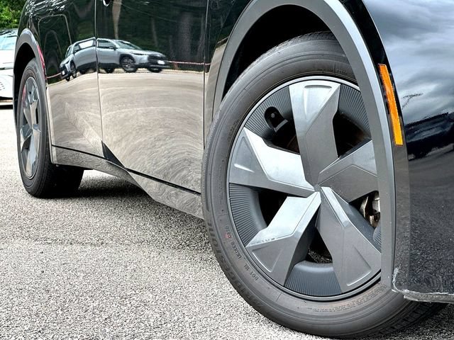 Used 2025 Toyota Prius Plug-In Hybrid FWD image 2