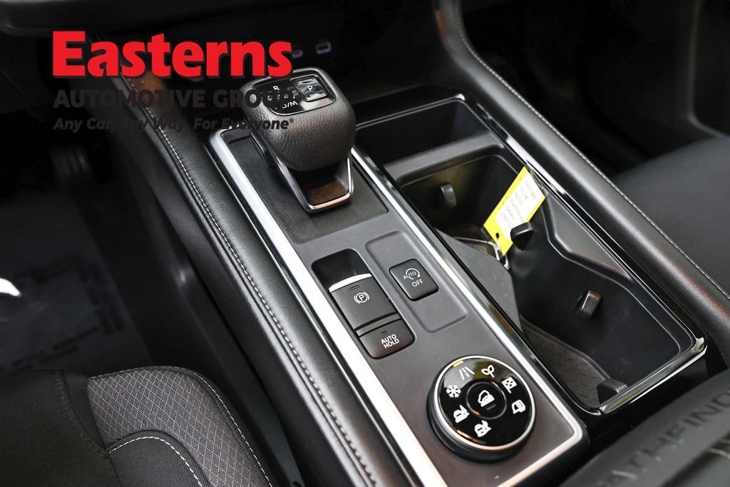 Used 2024 Nissan Pathfinder SV image 13