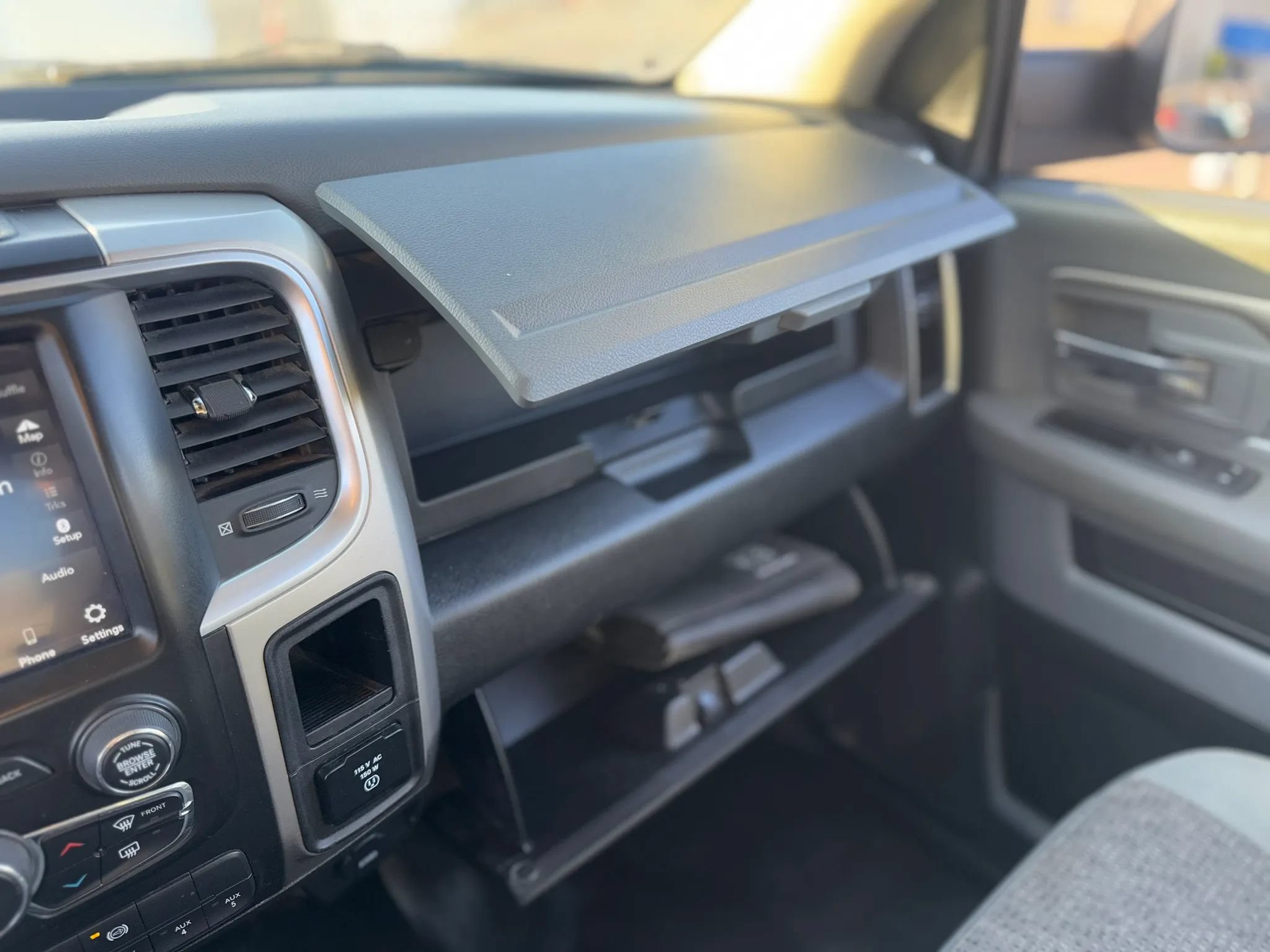 Used 2018 RAM 3500 SLT w/ Quick Order Package 2EG SLT AWD/4WD image 32