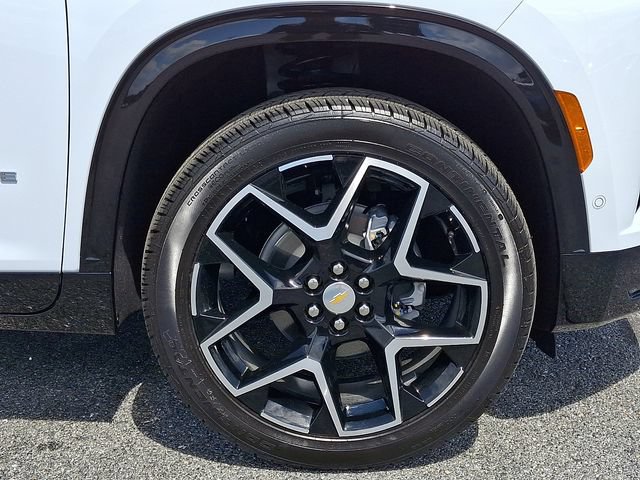 New 2026 Chevrolet Traverse High Country w/ LPO, Floor Liner Package FWD image 6