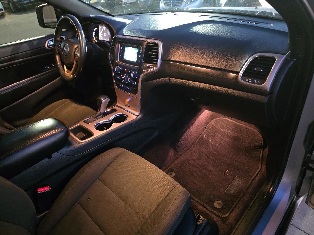 Used 2017 Jeep Grand Cherokee Laredo w/ Quick Order Package 2BE image 20