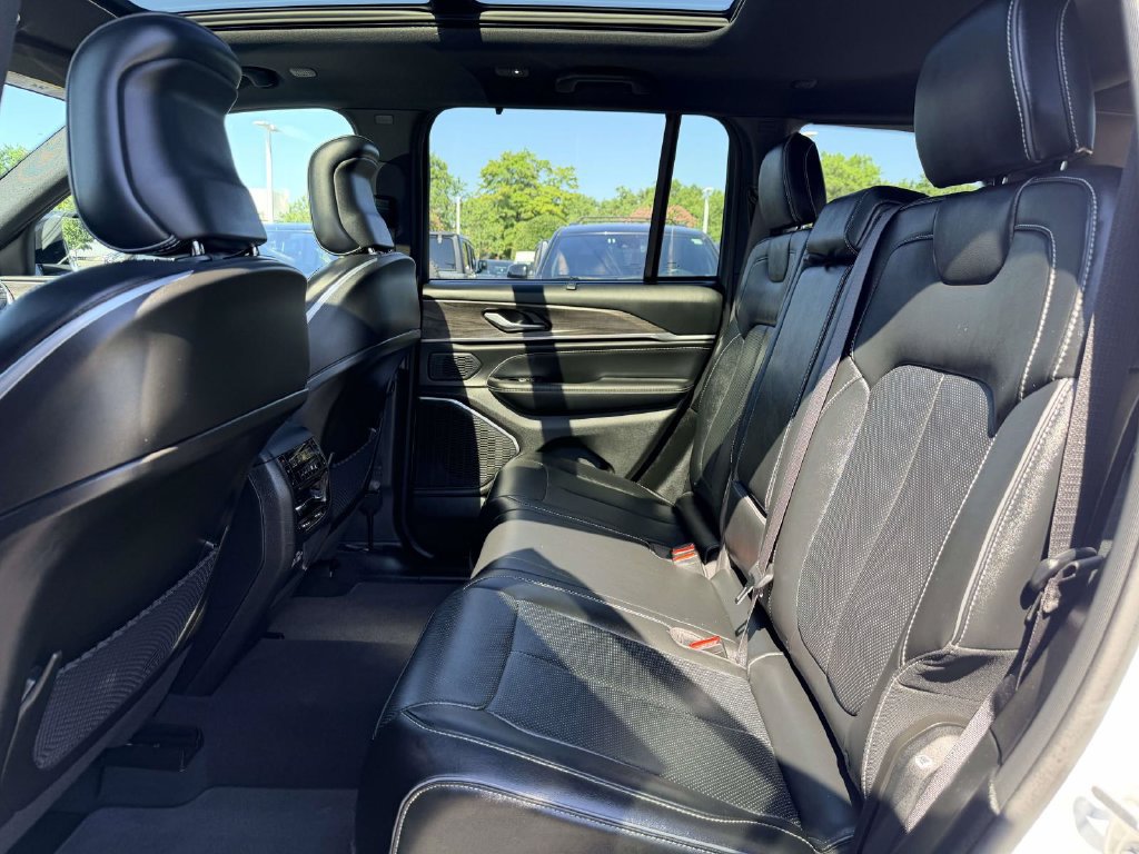 Certified 2023 Jeep Grand Cherokee Overland w/ Luxury Tech Group IV AWD/4WD image 12